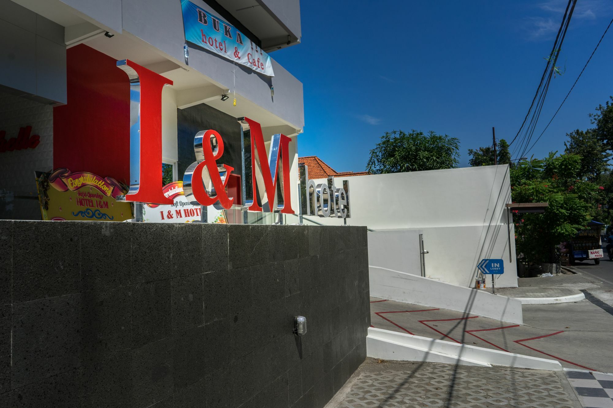 I&M Hotel Surabaya Eksteriør bilde