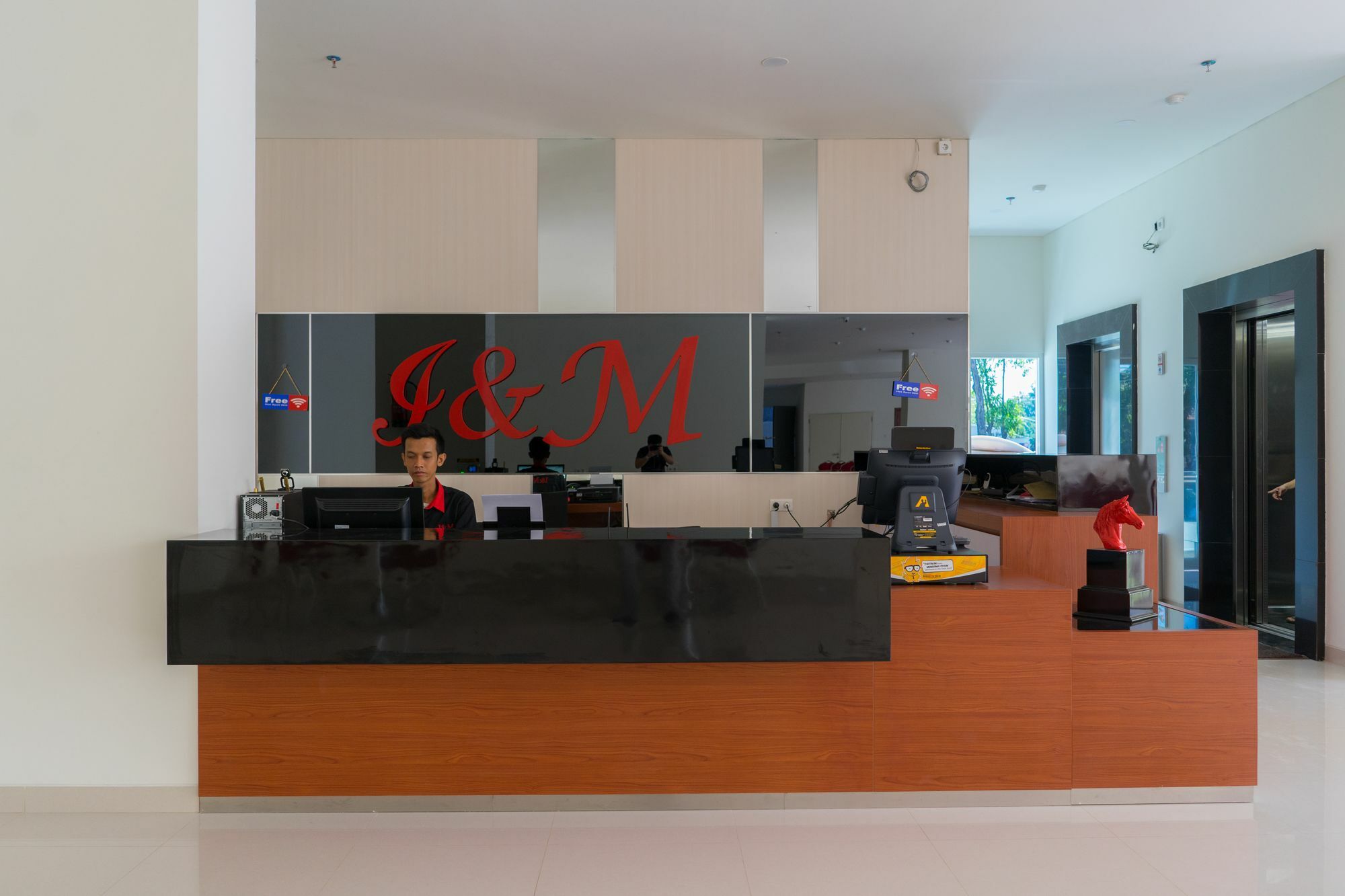 I&M Hotel Surabaya Eksteriør bilde