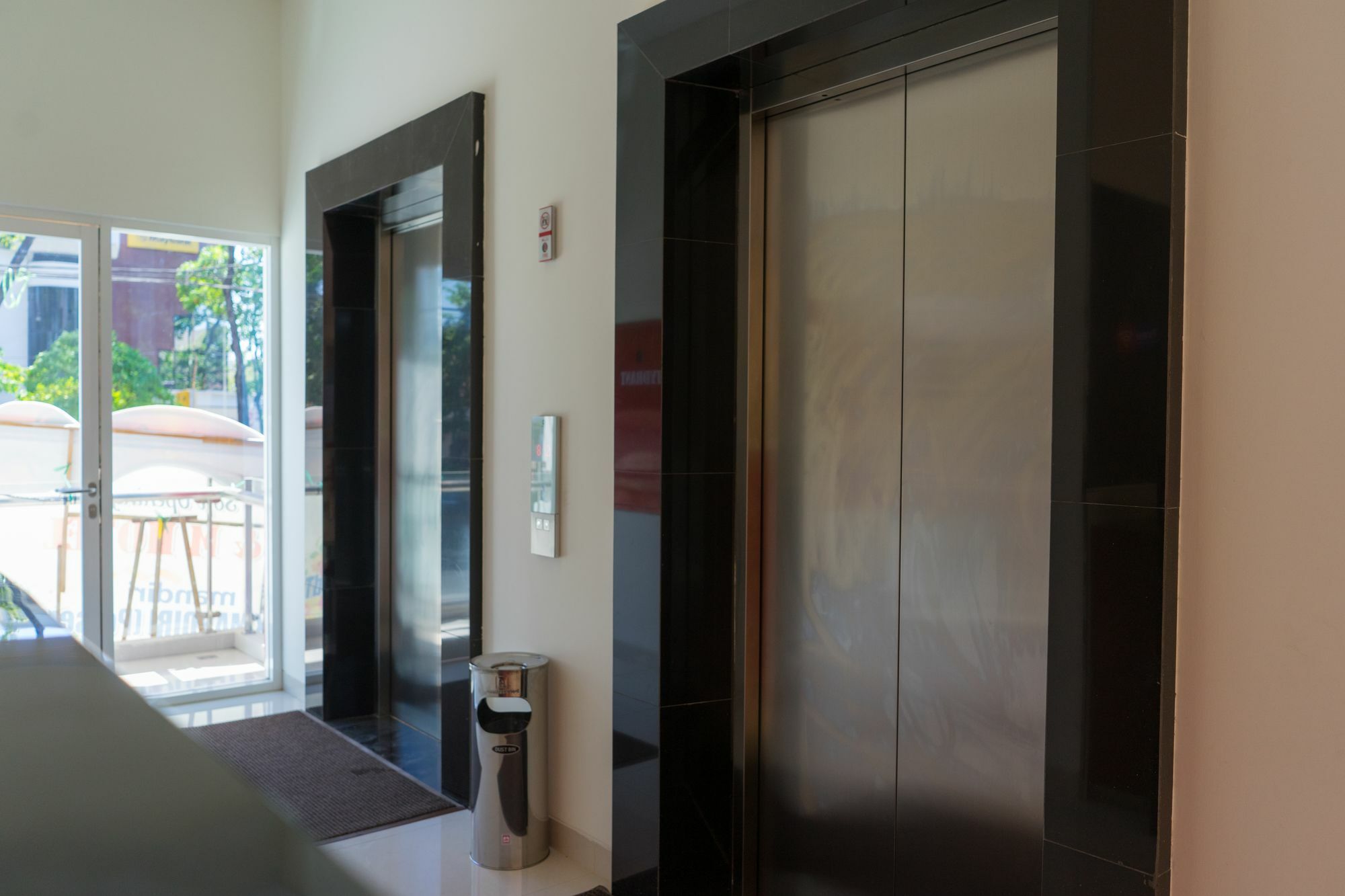 I&M Hotel Surabaya Eksteriør bilde